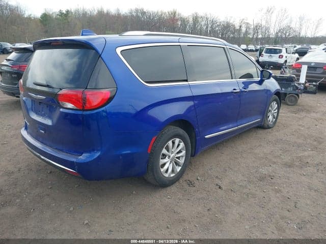2019 CHRYSLER PACIFICA TOURING L 4