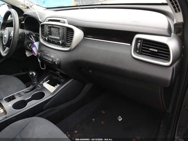 2017 KIA SORENTO 2.4L LX 5