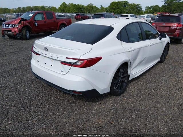 2025 TOYOTA CAMRY SE 4