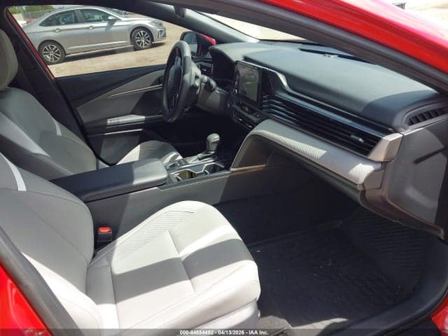2025 TOYOTA CAMRY SE 5
