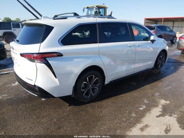 2025 TOYOTA SIENNA PLATINUM 4