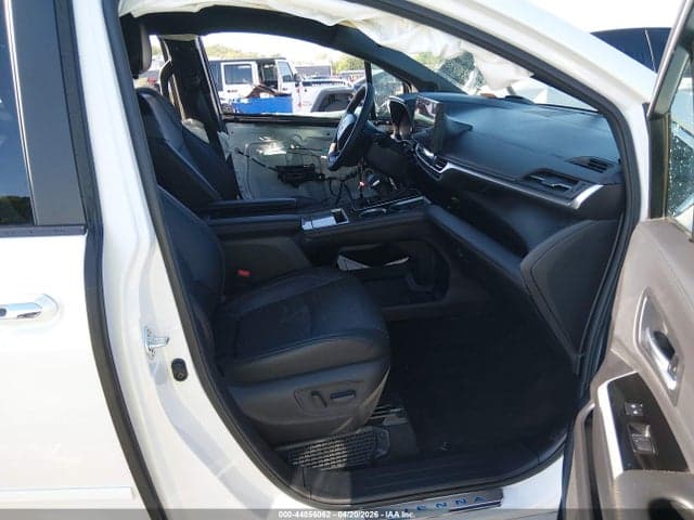 2025 TOYOTA SIENNA PLATINUM 5