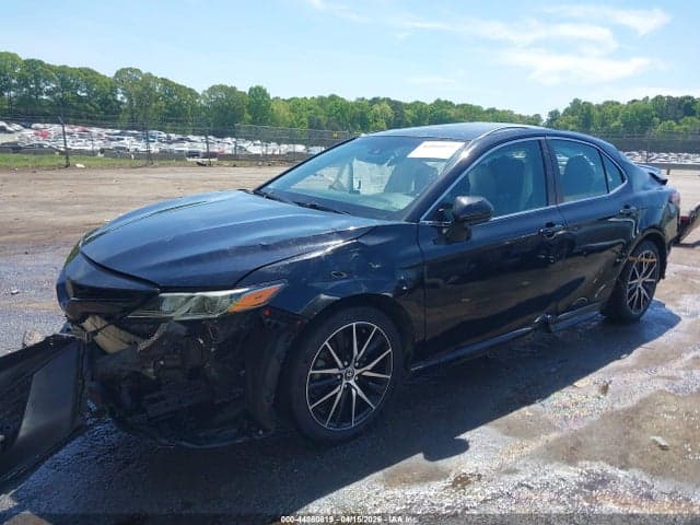 2018 TOYOTA CAMRY SE 2
