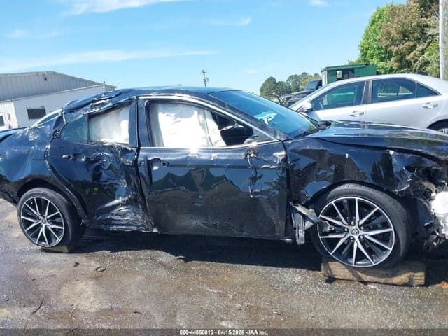 2018 TOYOTA CAMRY SE 14