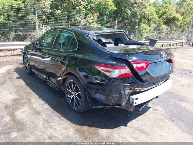 2018 TOYOTA CAMRY SE 3