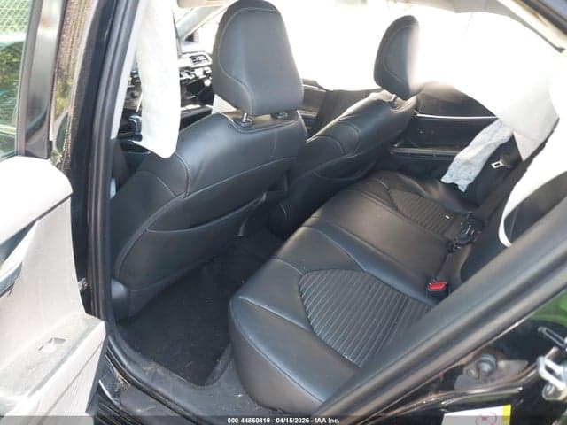 2018 TOYOTA CAMRY SE 8