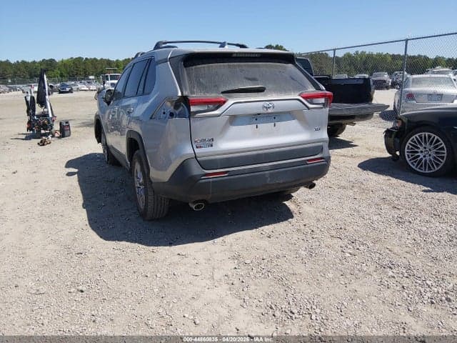 2024 TOYOTA RAV4 XLE 3
