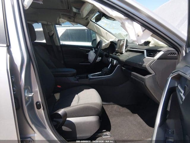 2024 TOYOTA RAV4 XLE 5