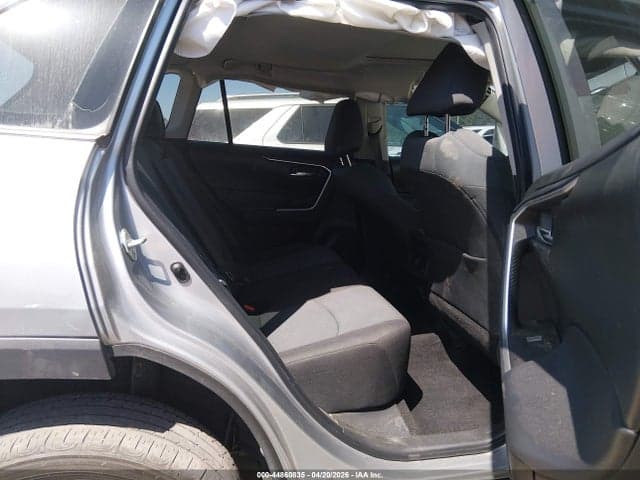 2024 TOYOTA RAV4 XLE 8