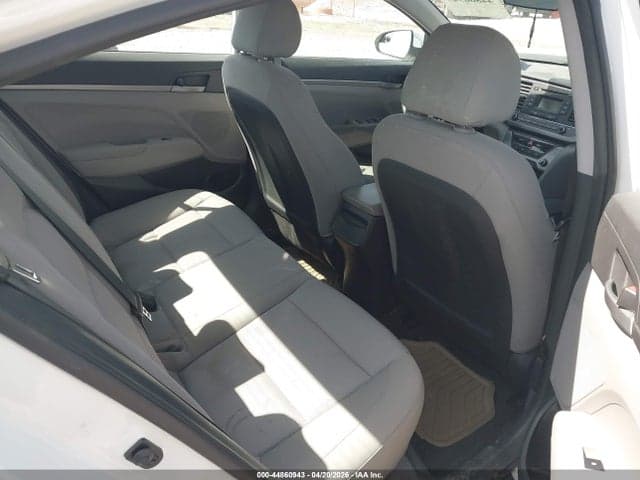 2017 HYUNDAI ELANTRA SE 8