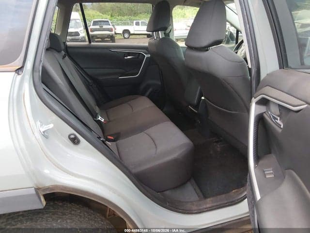 2021 TOYOTA RAV4 XLE 8