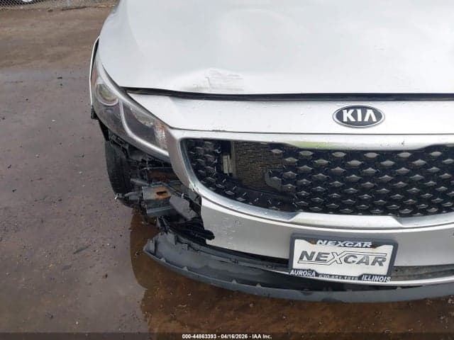 2017 KIA SEDONA LX 6