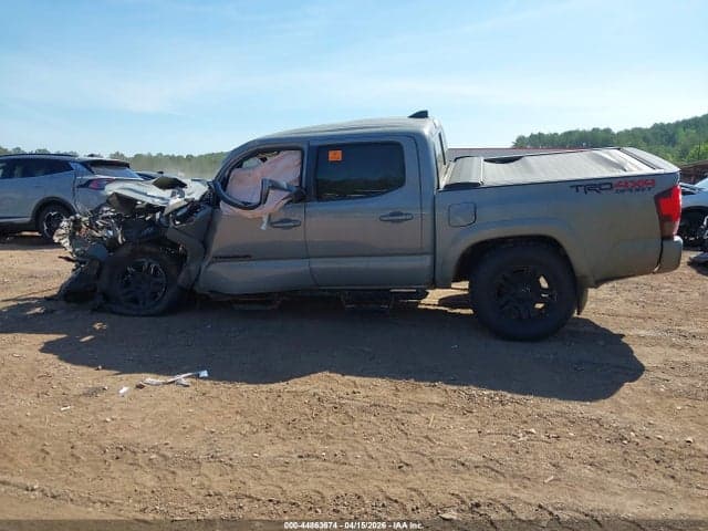 2019 TOYOTA TACOMA TRD SPORT 13