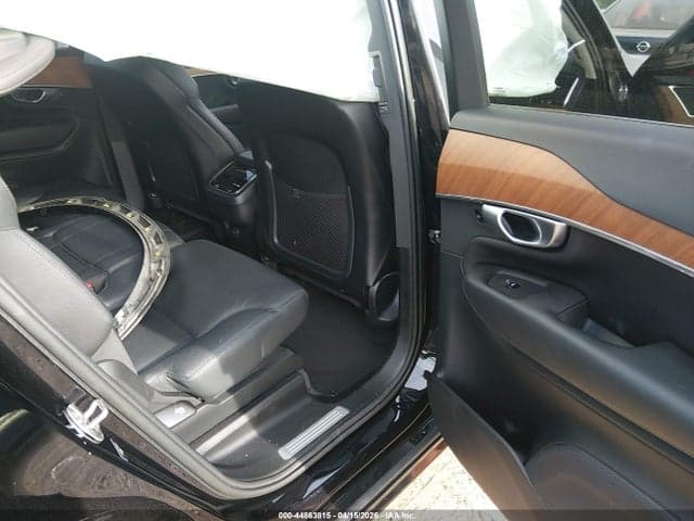 2023 VOLVO XC90 B6 PLUS 7-SEATER 8
