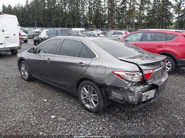 2017 TOYOTA CAMRY SE 3