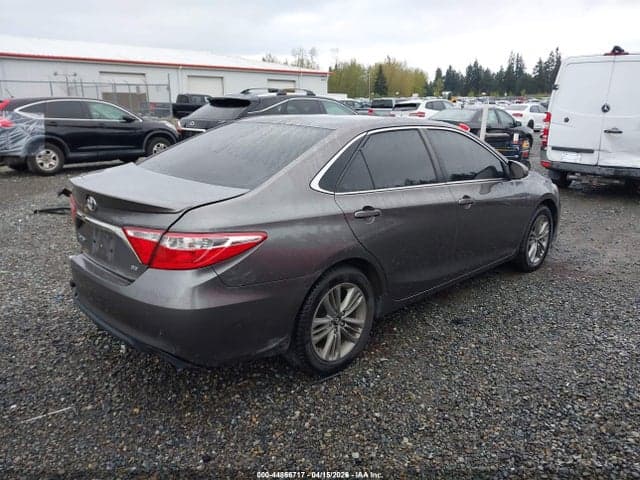 2017 TOYOTA CAMRY SE 4