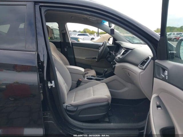 2017 HYUNDAI TUCSON SE 5