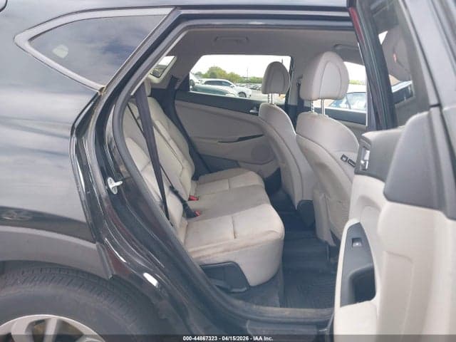2017 HYUNDAI TUCSON SE 8