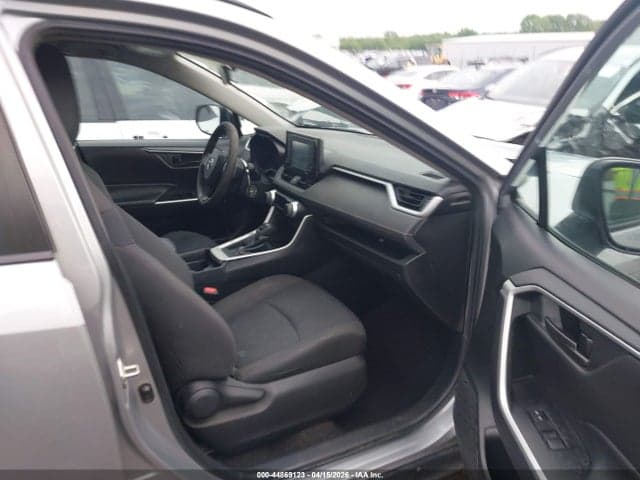 2020 TOYOTA RAV4 LE 5