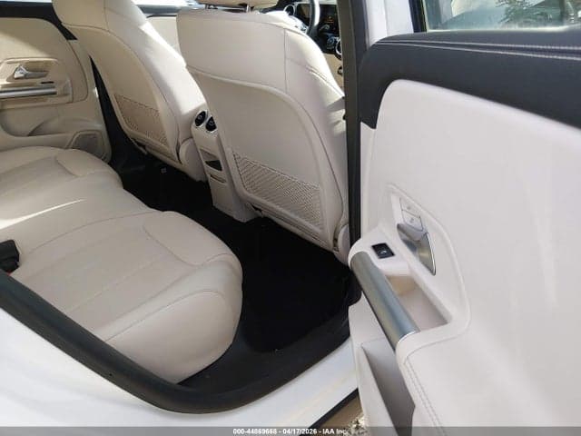2025 MERCEDES-BENZ GLA 250 4MATIC 8