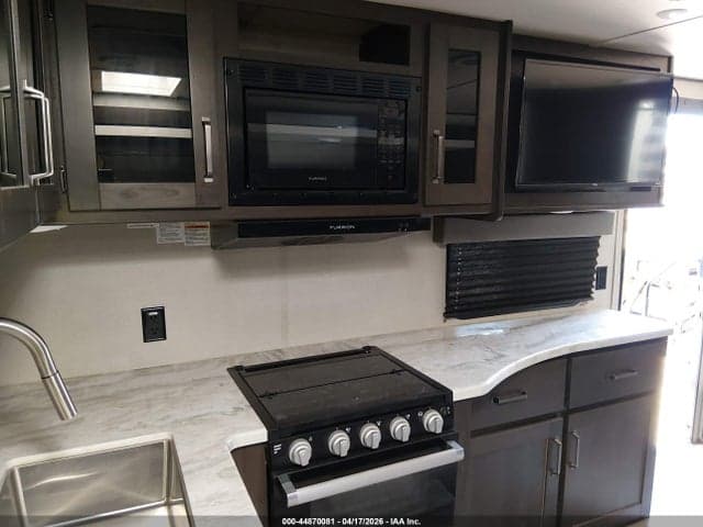 2022 GRAND DESIGN TRANSCEND XPLOR 221R 12