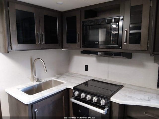 2022 GRAND DESIGN TRANSCEND XPLOR 221R 13