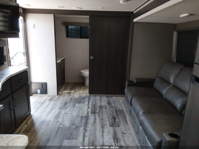 2022 GRAND DESIGN TRANSCEND XPLOR 221R 10