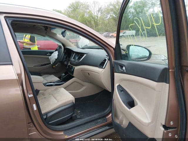 2017 HYUNDAI TUCSON SE 5