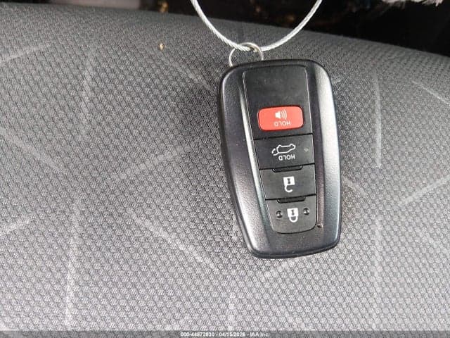2025 TOYOTA RAV4 XLE 11