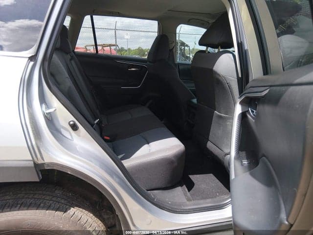 2025 TOYOTA RAV4 XLE 8