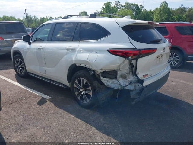 2020 TOYOTA HIGHLANDER XLE 3