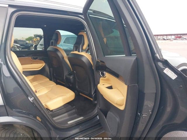2017 VOLVO XC90 T6 MOMENTUM 8
