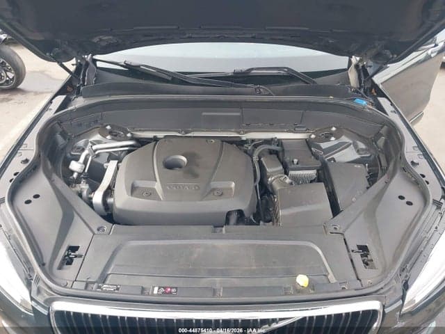 2017 VOLVO XC90 T6 MOMENTUM 10