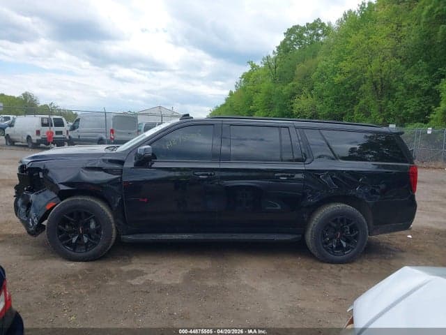 2022 GMC YUKON XL 4WD AT4 14