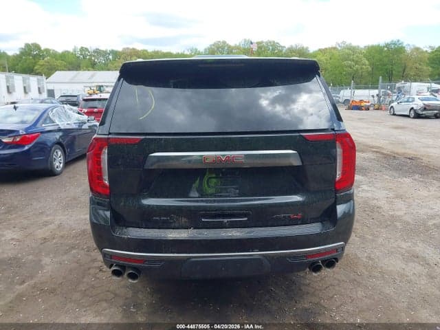 2022 GMC YUKON XL 4WD AT4 16