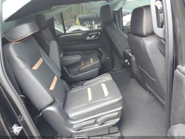 2022 GMC YUKON XL 4WD AT4 8