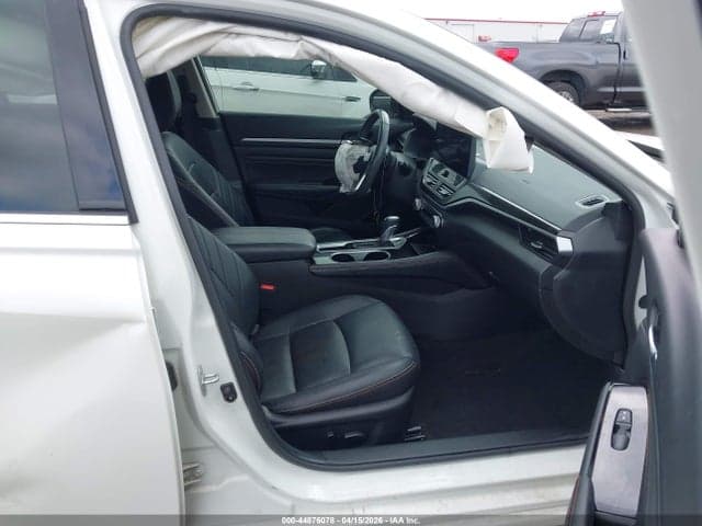 2023 NISSAN ALTIMA SR FWD 5