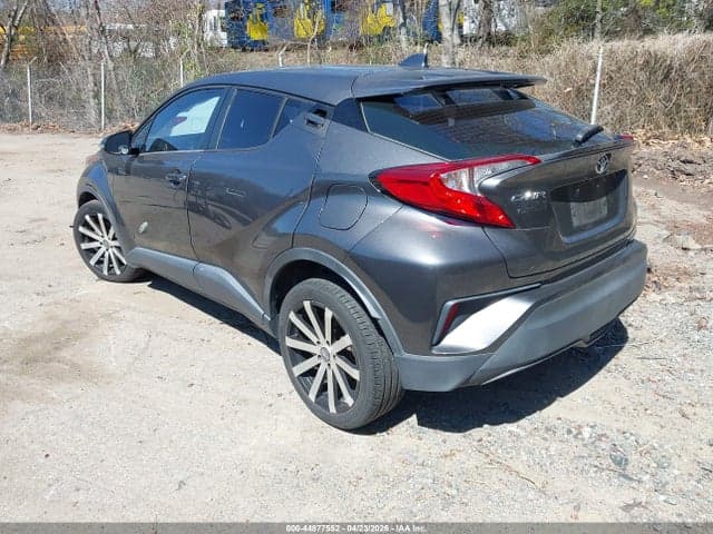 2019 TOYOTA C-HR XLE 3
