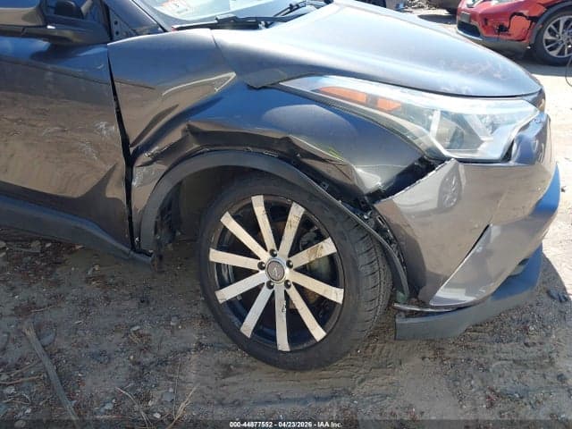 2019 TOYOTA C-HR XLE 6