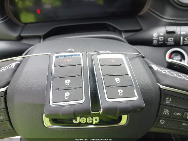 2025 JEEP GRAND CHEROKEE LAREDO 4X4 11