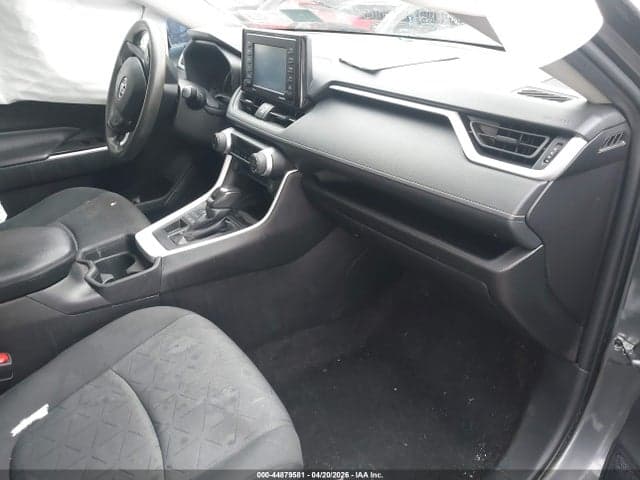2020 TOYOTA RAV4 XLE 5