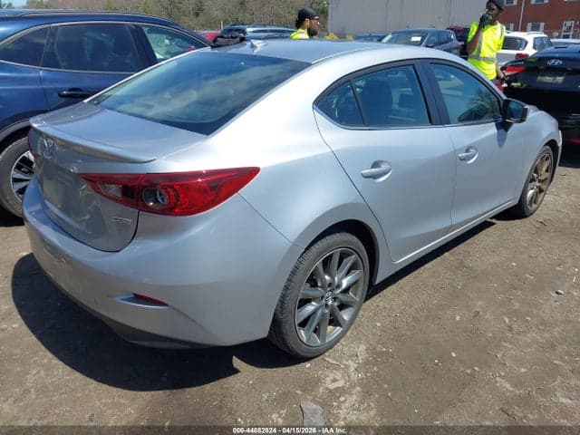 2018 MAZDA MAZDA3 TOURING 4