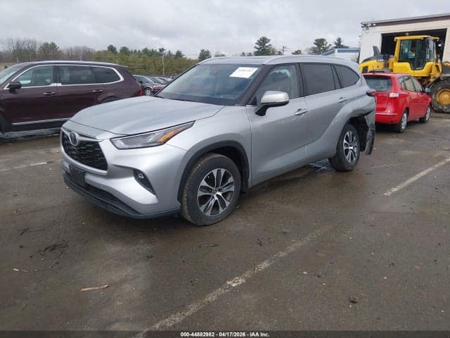 2024 TOYOTA HIGHLANDER XLE 2