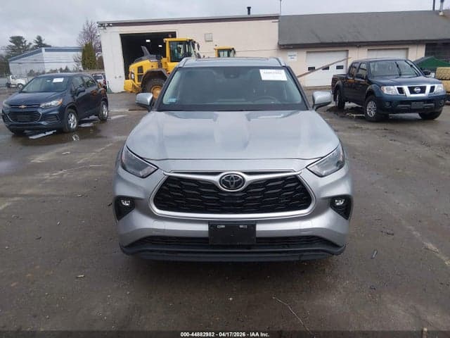 2024 TOYOTA HIGHLANDER XLE 12