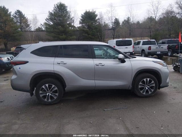 2024 TOYOTA HIGHLANDER XLE 13