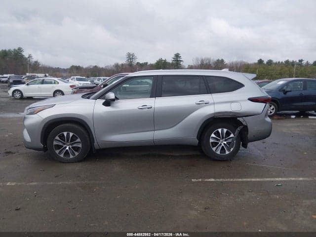 2024 TOYOTA HIGHLANDER XLE 14