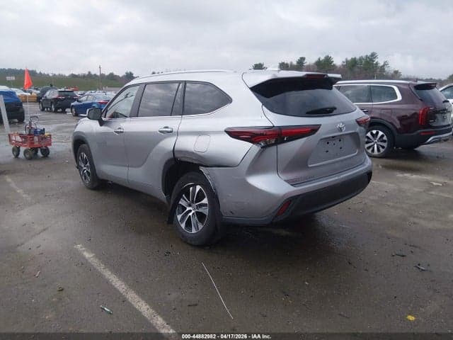 2024 TOYOTA HIGHLANDER XLE 3