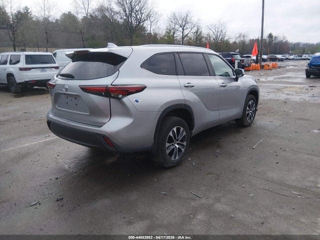 2024 TOYOTA HIGHLANDER XLE 4