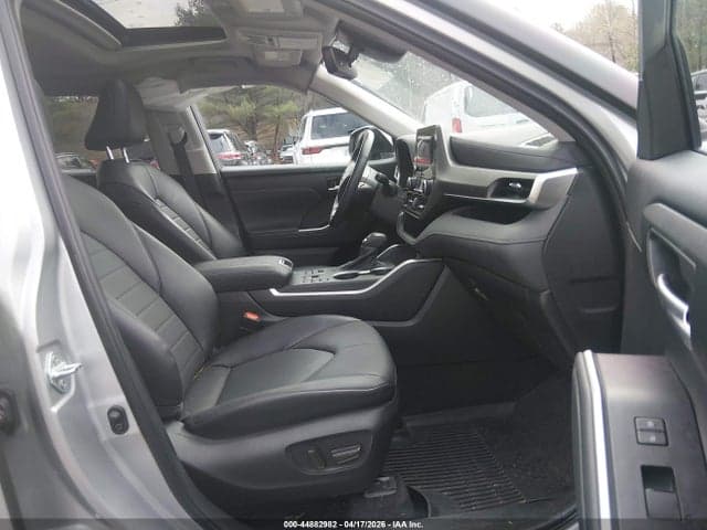 2024 TOYOTA HIGHLANDER XLE 5