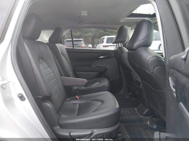 2024 TOYOTA HIGHLANDER XLE 8